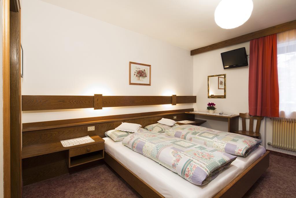 Ciasa Iris Hotel Colfosco Room photo