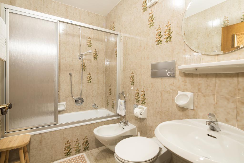 Ciasa Iris Hotel Colfosco Room photo