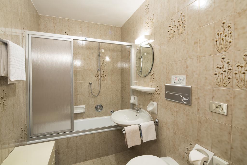 Ciasa Iris Hotel Colfosco Room photo