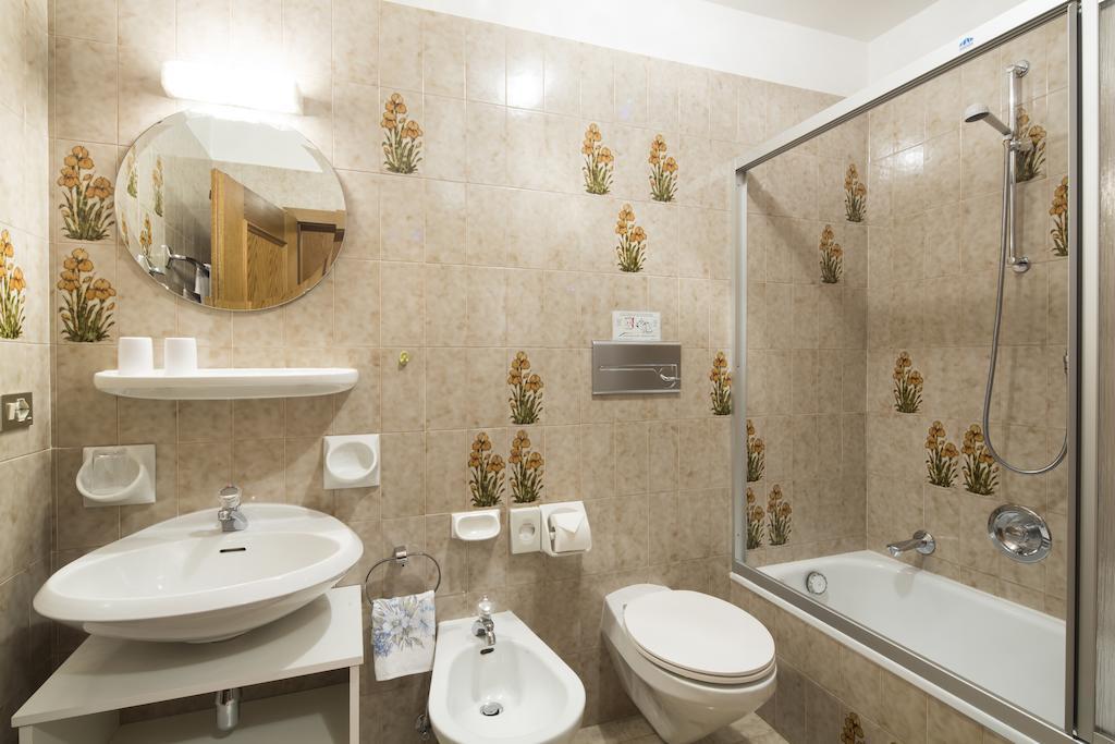 Ciasa Iris Hotel Colfosco Exterior photo